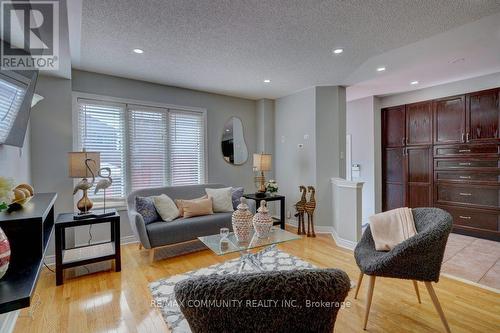 2037 Bur Oak Avenue, Markham (Greensborough), ON - Indoor Photo Showing Living Room