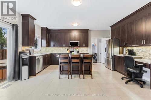 260 Greenwood Drive, Essa, ON - Indoor Photo Showing Kitchen With Upgraded Kitchen