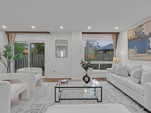 17-296 Torresdale Ave, Toronto, ON - Indoor Photo Showing Living Room