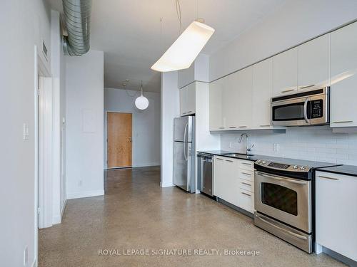 723-510 King St E, Toronto, ON - Indoor Photo Showing Kitchen