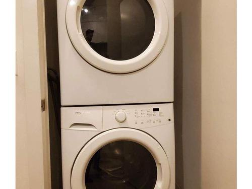 638-9471 Yonge St, Richmond Hill, ON - Indoor Photo Showing Laundry Room