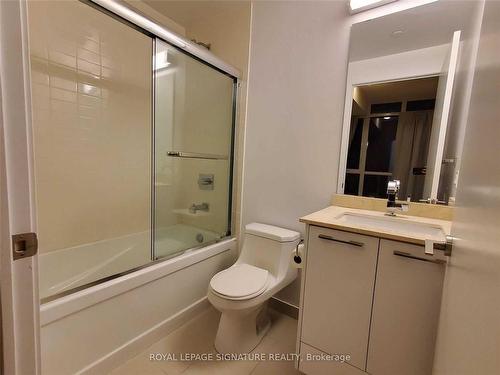 638-9471 Yonge St, Richmond Hill, ON - Indoor Photo Showing Bathroom