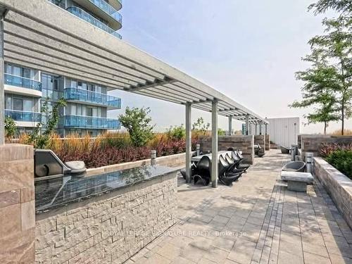 638-9471 Yonge St, Richmond Hill, ON - Outdoor