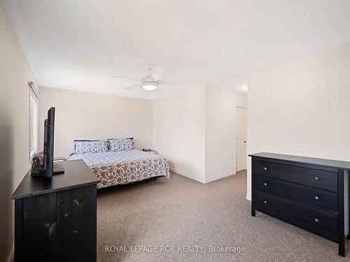 8 Westlake Cres, Bradford West Gwillimbury, ON - Indoor Photo Showing Bedroom