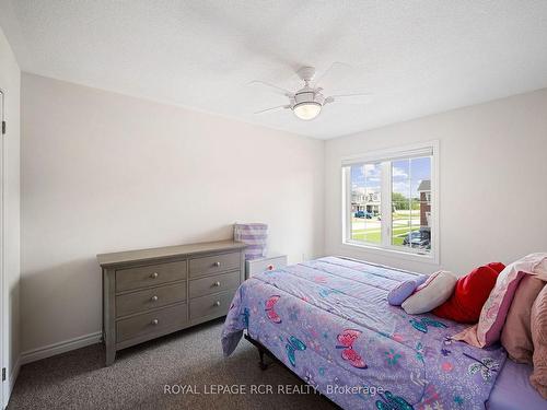 8 Westlake Cres, Bradford West Gwillimbury, ON - Indoor Photo Showing Bedroom