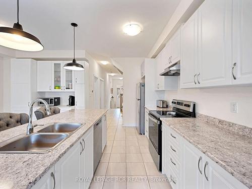 8 Westlake Cres, Bradford West Gwillimbury, ON - Indoor Photo Showing Kitchen With Double Sink