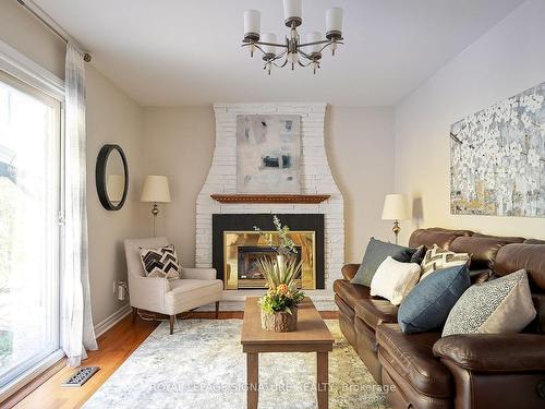 26 Oak Lea Circ, Markham, ON - Indoor Photo Showing Living Room With Fireplace