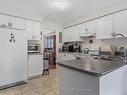 33 Prince Of Wales Dr, Barrie, ON  - Indoor Photo Showing Kitchen With Double Sink 