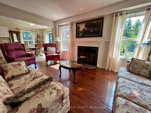 33 Prince Of Wales Dr, Barrie, ON - Indoor Photo Showing Living Room With Fireplace