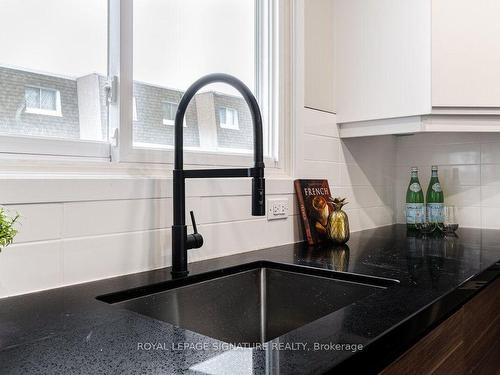 38A-830 Westlock Rd, Mississauga, ON - Indoor Photo Showing Kitchen