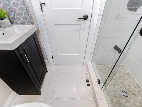 38A-830 Westlock Rd, Mississauga, ON - Indoor Photo Showing Bathroom