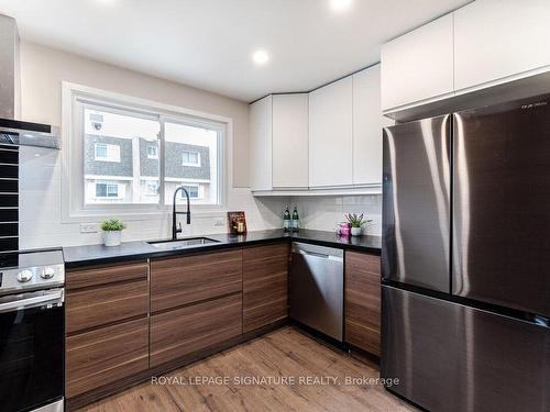 38A-830 Westlock Rd, Mississauga, ON - Indoor Photo Showing Kitchen With Stainless Steel Kitchen