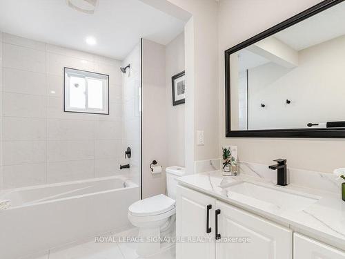 38A-830 Westlock Rd, Mississauga, ON - Indoor Photo Showing Bathroom