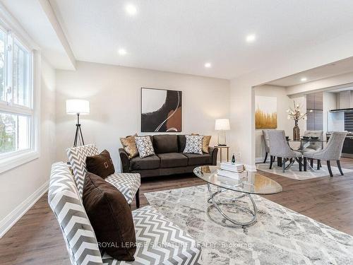 38A-830 Westlock Rd, Mississauga, ON - Indoor Photo Showing Living Room