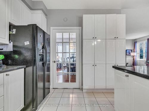 5529 Heatherleigh Ave, Mississauga, ON - Indoor Photo Showing Kitchen