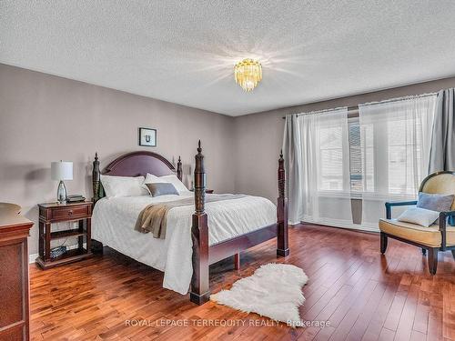 5529 Heatherleigh Ave, Mississauga, ON - Indoor Photo Showing Bedroom