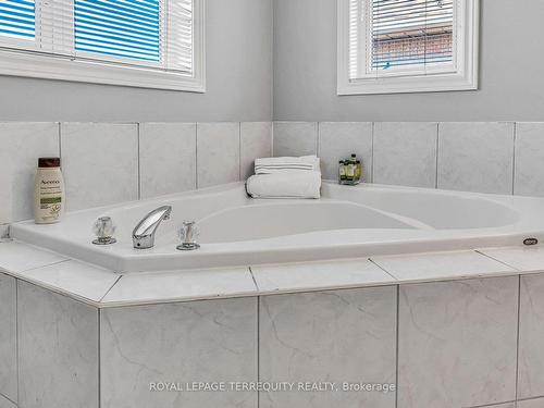 5529 Heatherleigh Ave, Mississauga, ON - Indoor Photo Showing Bathroom