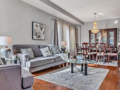 5529 Heatherleigh Ave, Mississauga, ON - Indoor Photo Showing Living Room