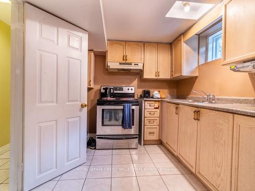 12 Roseville Dr, Brampton, ON - Indoor Photo Showing Kitchen