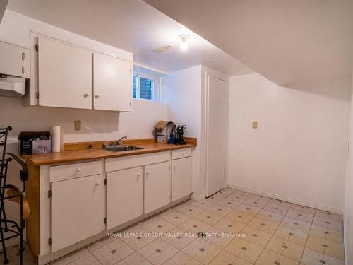 12 Roseville Dr, Brampton, ON - Indoor Photo Showing Kitchen