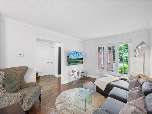 3475 Chartrand Cres, Mississauga, ON - Indoor Photo Showing Living Room