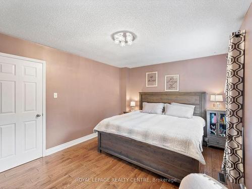 3475 Chartrand Cres, Mississauga, ON - Indoor Photo Showing Bedroom