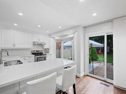 3475 Chartrand Cres, Mississauga, ON - Indoor Photo Showing Kitchen With Double Sink With Upgraded Kitchen