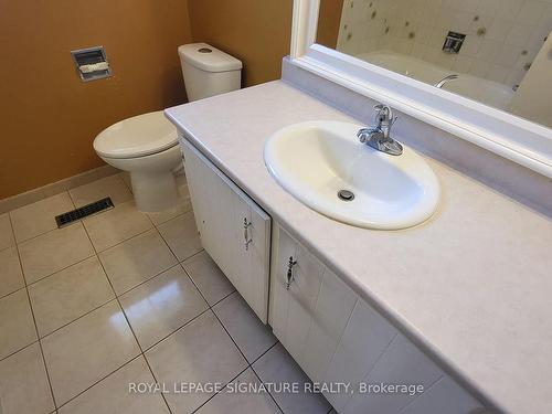 2525 Cavendish Dr, Burlington, ON - Indoor Photo Showing Bathroom