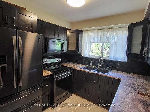 2525 Cavendish Dr, Burlington, ON - Indoor Photo Showing Kitchen With Double Sink