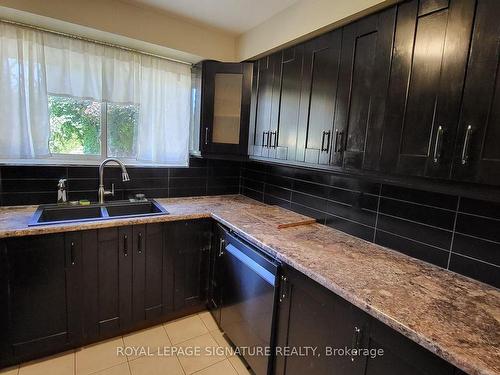 2525 Cavendish Dr, Burlington, ON - Indoor Photo Showing Kitchen With Double Sink