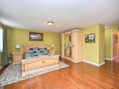 4550 Kettleby Crt, Mississauga, ON - Indoor Photo Showing Bedroom