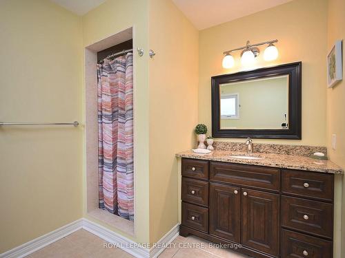 4550 Kettleby Crt, Mississauga, ON - Indoor Photo Showing Bathroom