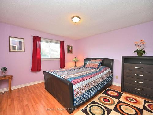 4550 Kettleby Crt, Mississauga, ON - Indoor Photo Showing Bedroom