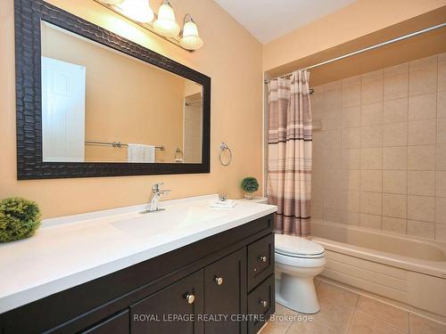 4550 Kettleby Crt, Mississauga, ON - Indoor Photo Showing Bathroom