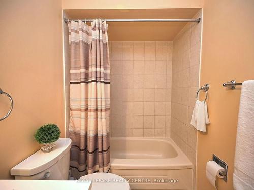 4550 Kettleby Crt, Mississauga, ON - Indoor Photo Showing Bathroom