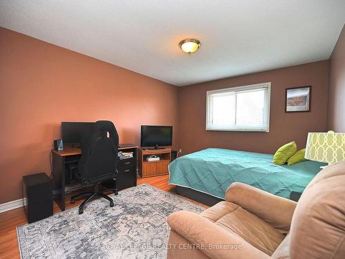 4550 Kettleby Crt, Mississauga, ON - Indoor Photo Showing Bedroom