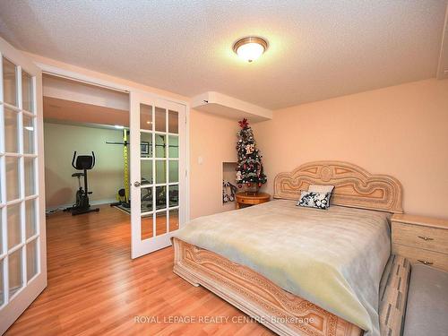 4550 Kettleby Crt, Mississauga, ON - Indoor Photo Showing Bedroom