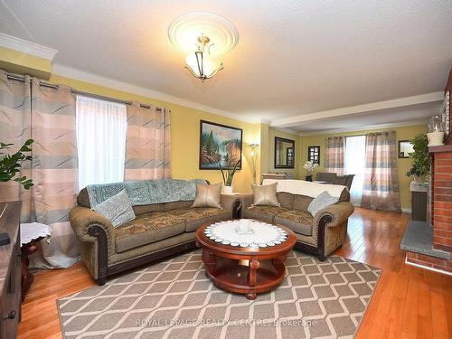 4550 Kettleby Crt, Mississauga, ON - Indoor Photo Showing Living Room