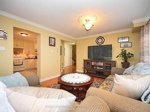 4550 Kettleby Crt, Mississauga, ON - Indoor Photo Showing Living Room