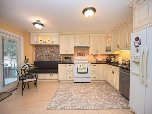 4550 Kettleby Crt, Mississauga, ON - Indoor Photo Showing Kitchen