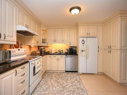 4550 Kettleby Crt, Mississauga, ON - Indoor Photo Showing Kitchen