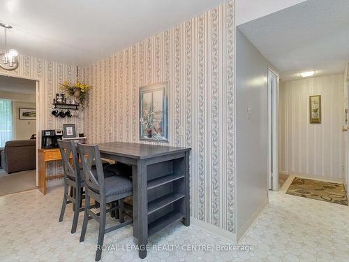 18-1330 Mississauga Valley Blvd, Mississauga, ON - Indoor Photo Showing Dining Room