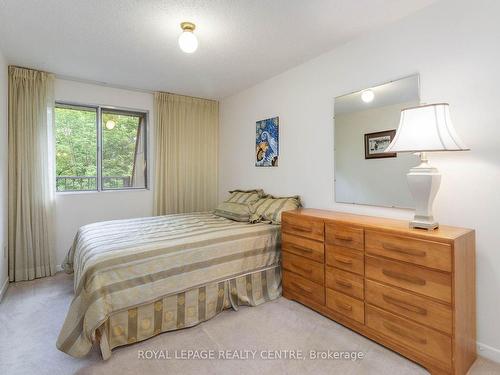 18-1330 Mississauga Valley Blvd, Mississauga, ON - Indoor Photo Showing Bedroom