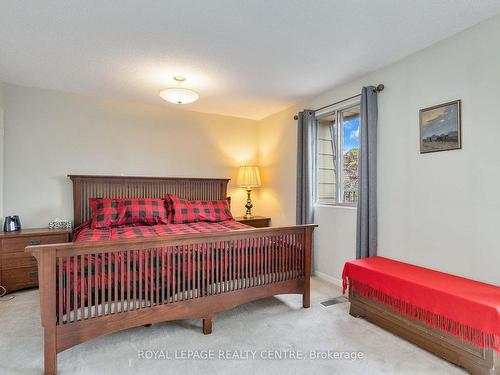 18-1330 Mississauga Valley Blvd, Mississauga, ON - Indoor Photo Showing Bedroom