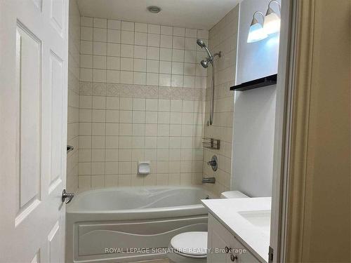 318-3504 Hurontario St, Mississauga, ON - Indoor Photo Showing Bathroom