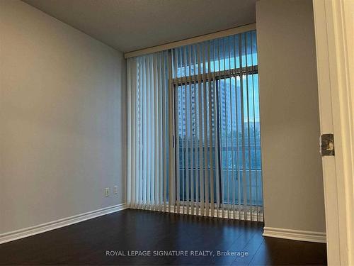 318-3504 Hurontario St, Mississauga, ON - Indoor Photo Showing Other Room