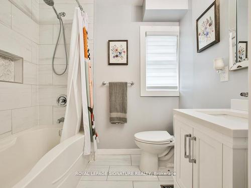 43 Fourth Ave, Kitchener, ON - Indoor Photo Showing Bathroom