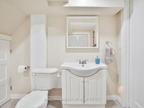 43 Fourth Ave, Kitchener, ON - Indoor Photo Showing Bathroom