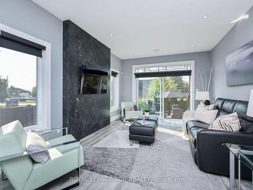 19 Dover Lane, Centre Wellington, ON - Indoor Photo Showing Living Room