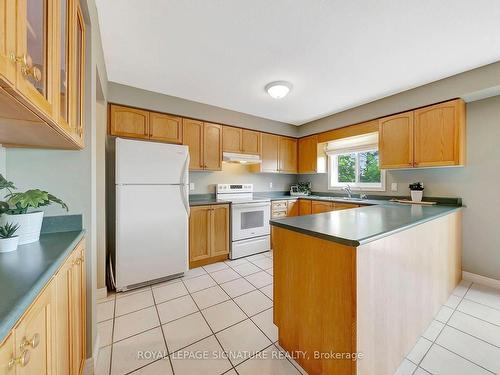 227 Farley Dr, Guelph, ON - Indoor Photo Showing Kitchen